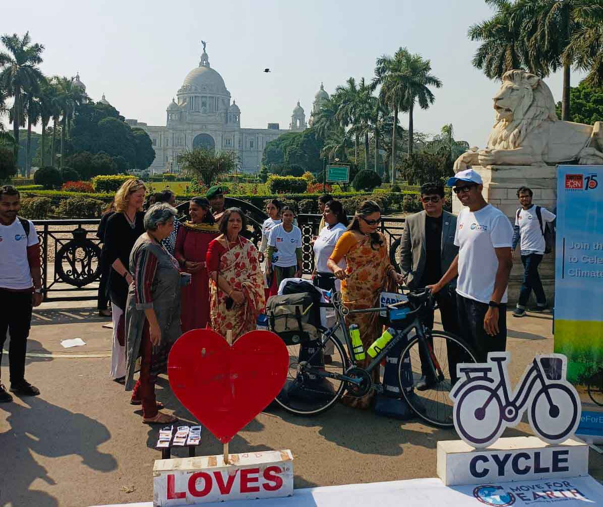 Move for Earth Movement: Aparna Sen and Andrea Jeske flag off the six-day Cycle Yatra by SwitchON Foundation