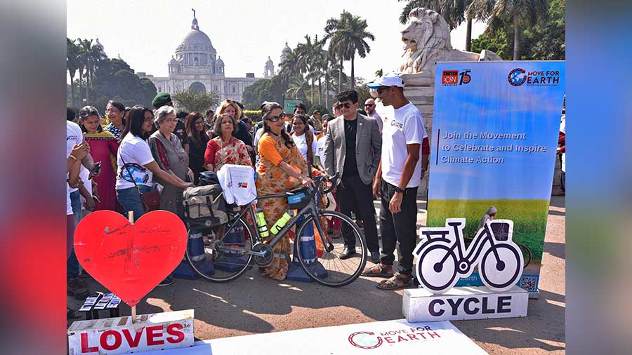SwitchON Foundation’s Cycle Yatra for climate action flagged off in Kolkata by Aparna Sen